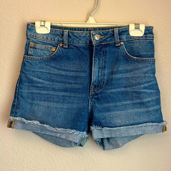 Size 2 Zara jeans shorts - Picture 1 of 7